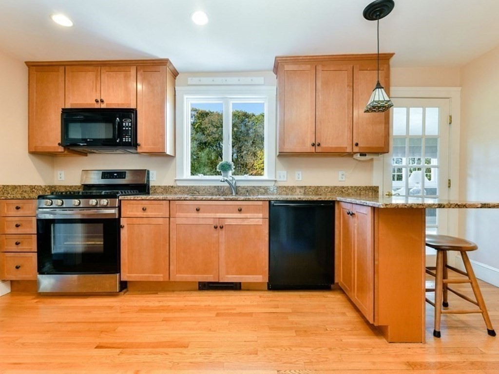 221 Central Street Hingham, MA 02043 - Photo 4 of 19