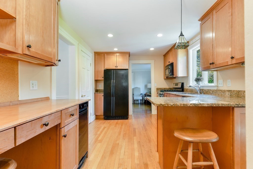 221 Central Street Hingham, MA 02043 - Photo 5 of 19