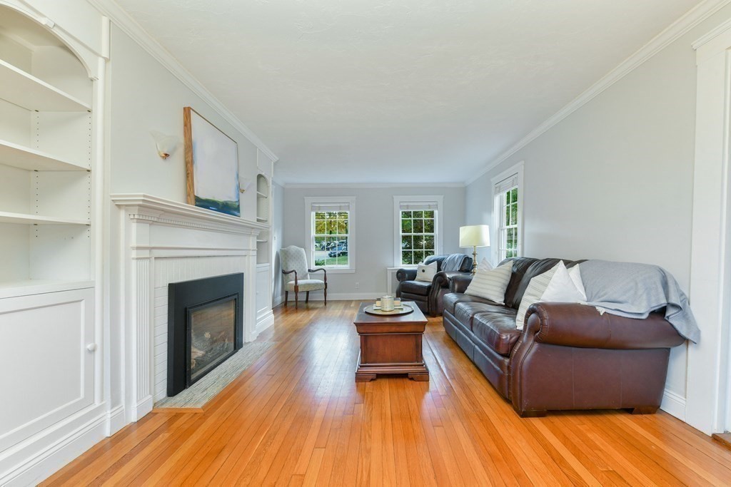 221 Central Street Hingham, MA 02043 - Photo 7 of 19