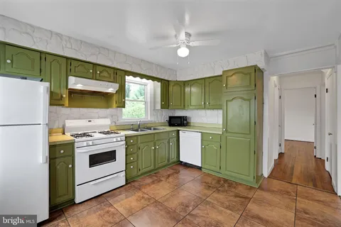$399,000 | 8702 50th Place, College Park, MD 20740