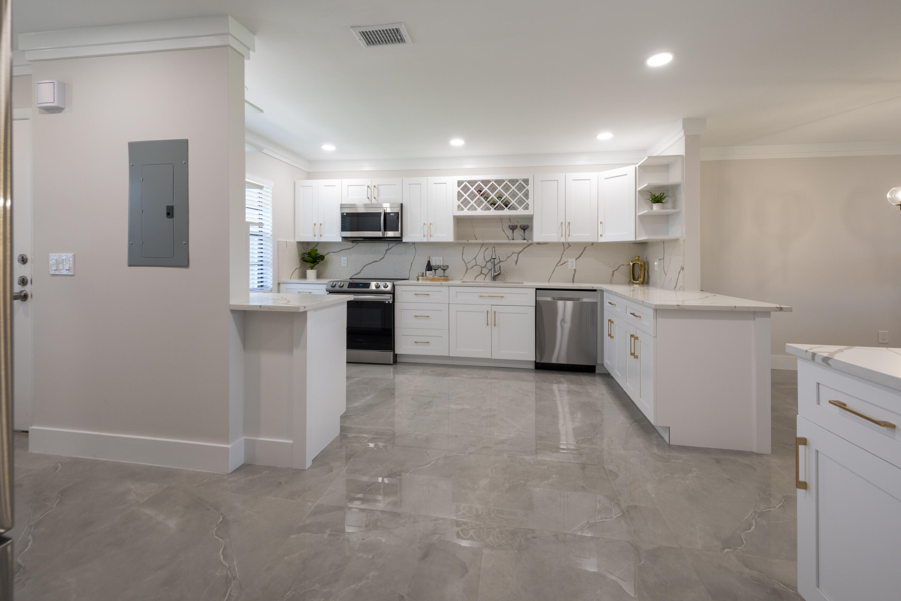 7920 Eastlake Drive, Unit 19F Boca Raton, FL 33433 - Photo 5 of 22 _DSC9576