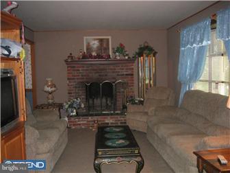 141 Glassboro Road Monroeville, NJ 08343 - Photo 3 of 10 Living Room