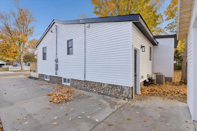 $350,000 | 178 Maple Street Northeast, Rockford, MI 49341