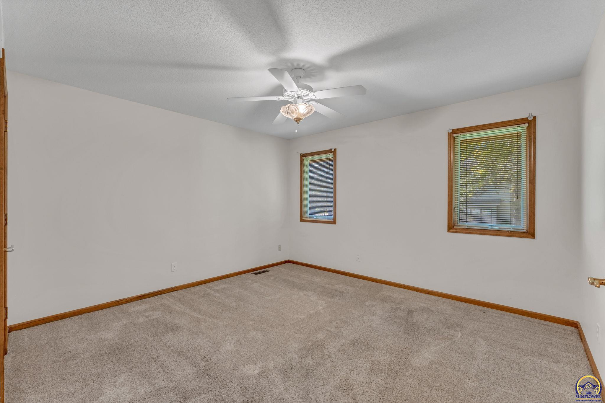 5973 Southwest 31st Street Topeka, KS 66614 - Photo 33 of 38