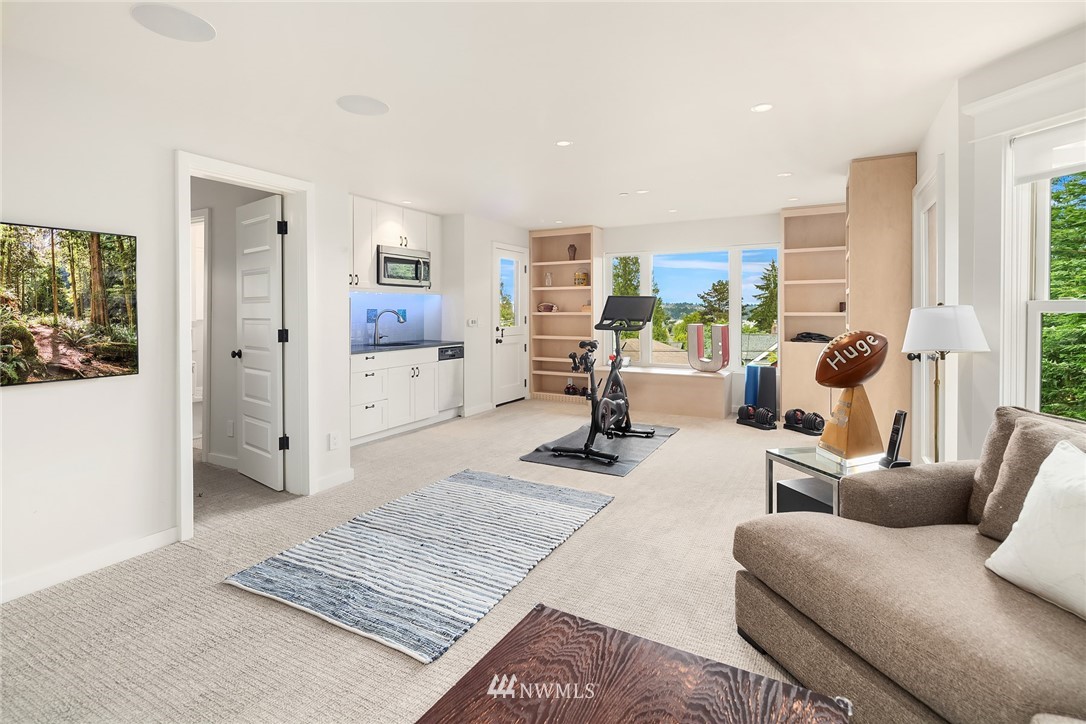 1618 37th Avenue Seattle, WA 98122 - Photo 22 of 39 a living room with furniture and a rug