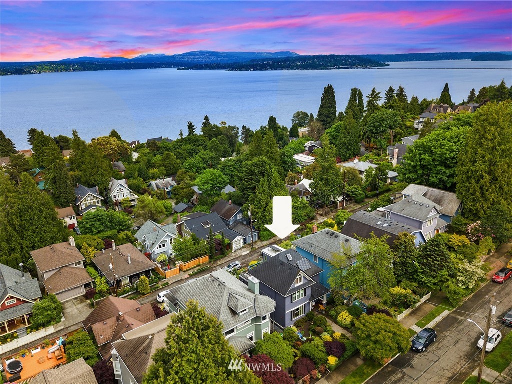 1618 37th Avenue Seattle, WA 98122 - Photo 33 of 39 an aerial view of multiple house with lake view