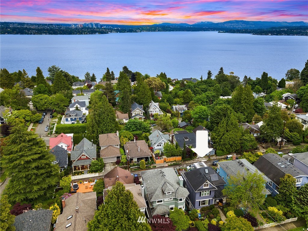 1618 37th Avenue Seattle, WA 98122 - Photo 34 of 39 a view of a city and lake