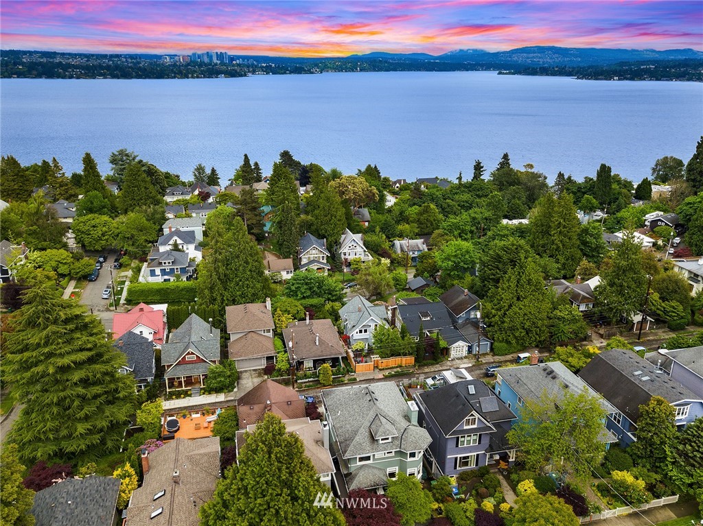 1618 37th Avenue Seattle, WA 98122 - Photo 35 of 39 a view of a city and lake