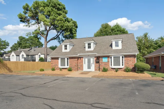 $2,950 | 352 Poplar View Lane East, Collierville, TN 38017