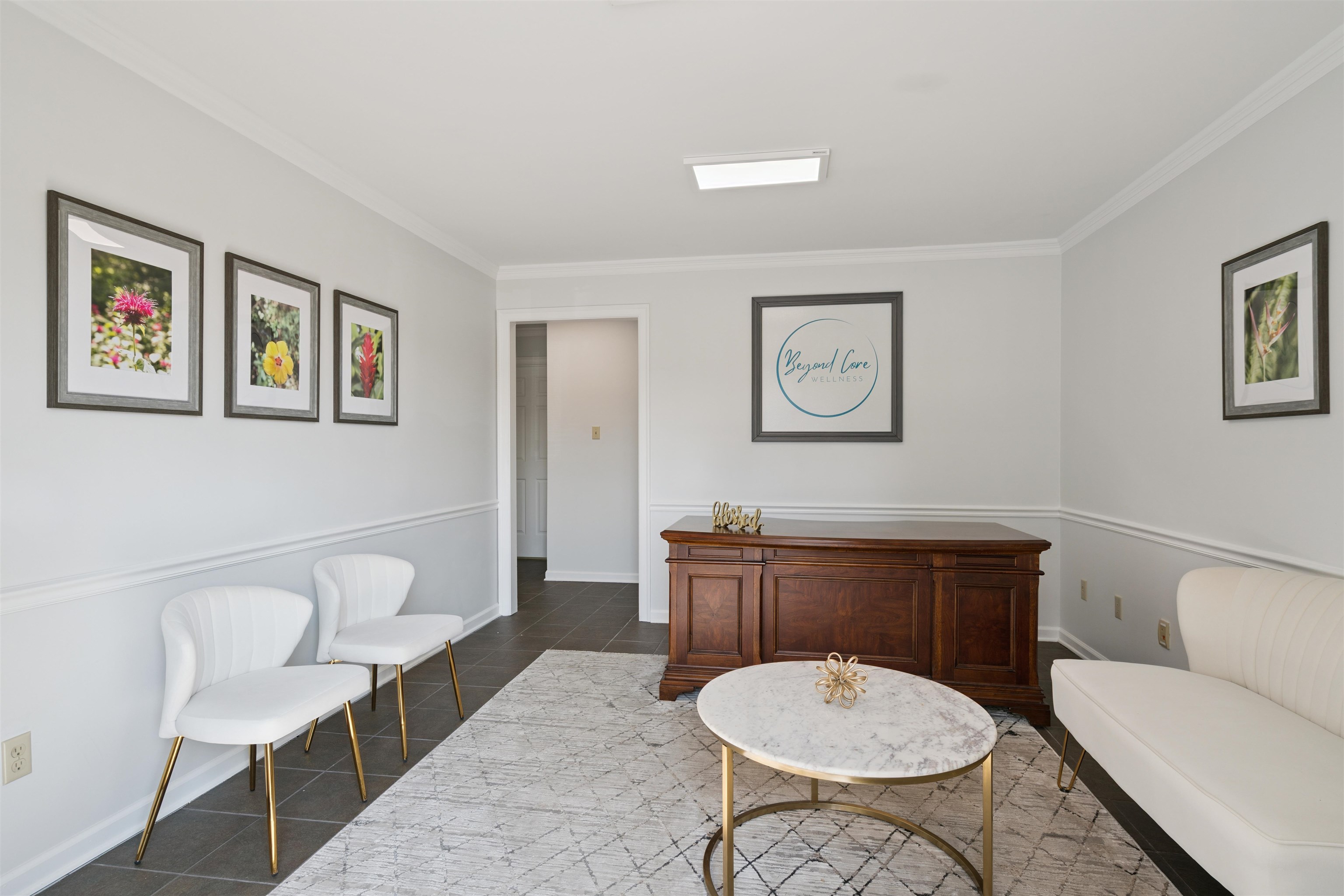 352 Poplar View Lane East Collierville, TN 38017 - Photo 4 of 16 a bathroom with a toilet a sink and mirror