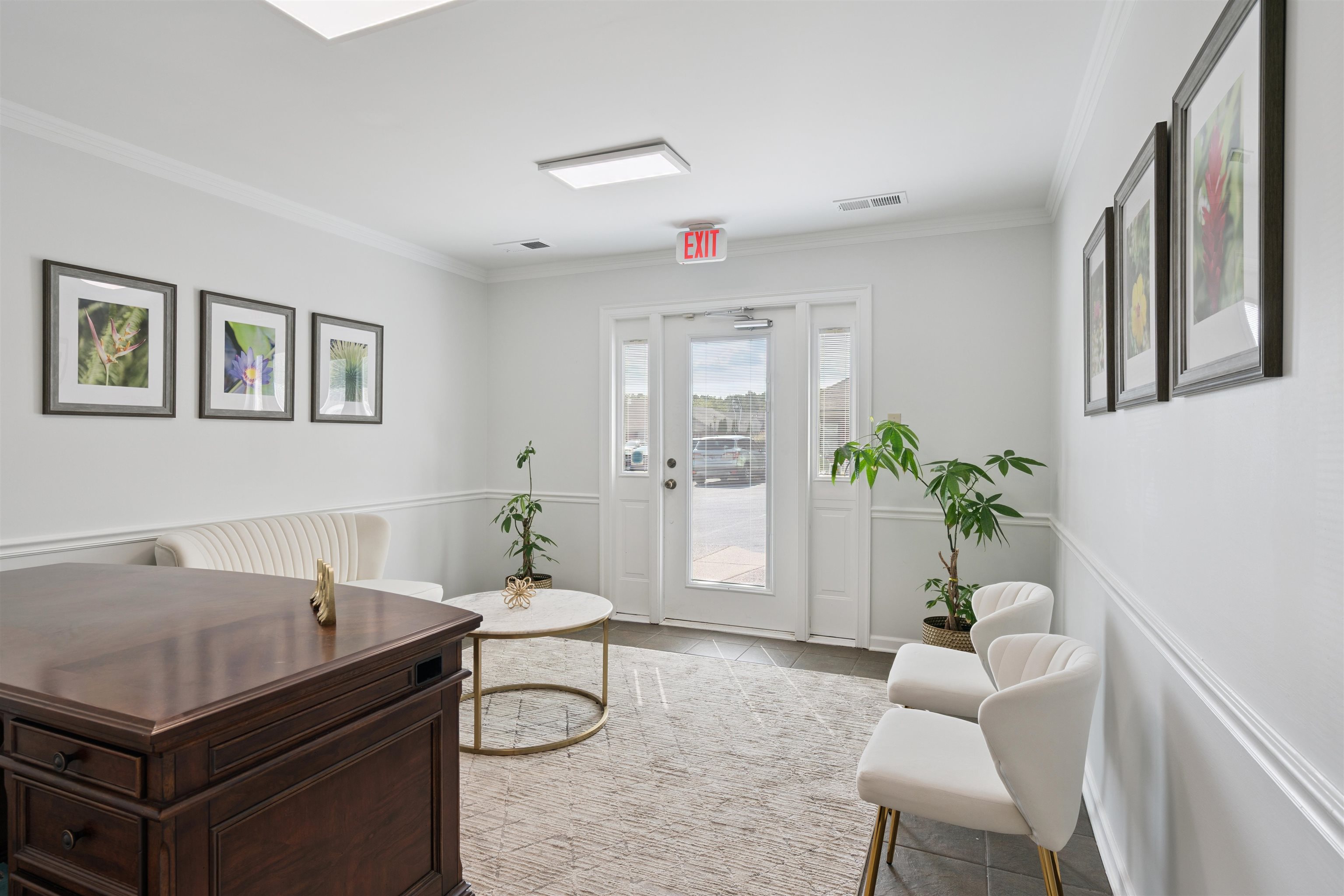 352 Poplar View Lane East Collierville, TN 38017 - Photo 5 of 16 a living room with furniture and a potted plant
