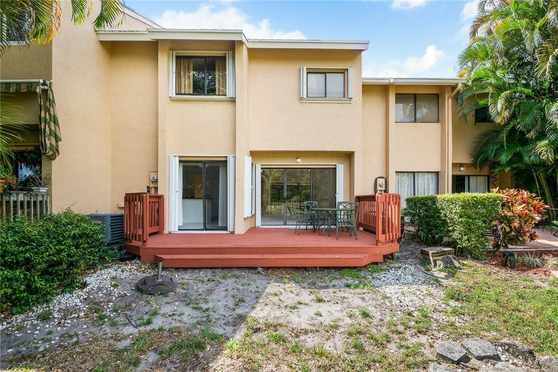 6535 Parkview Drive, Unit G Boca Raton, FL 33433 - Photo 23 of 27 a front view of a house with a yard