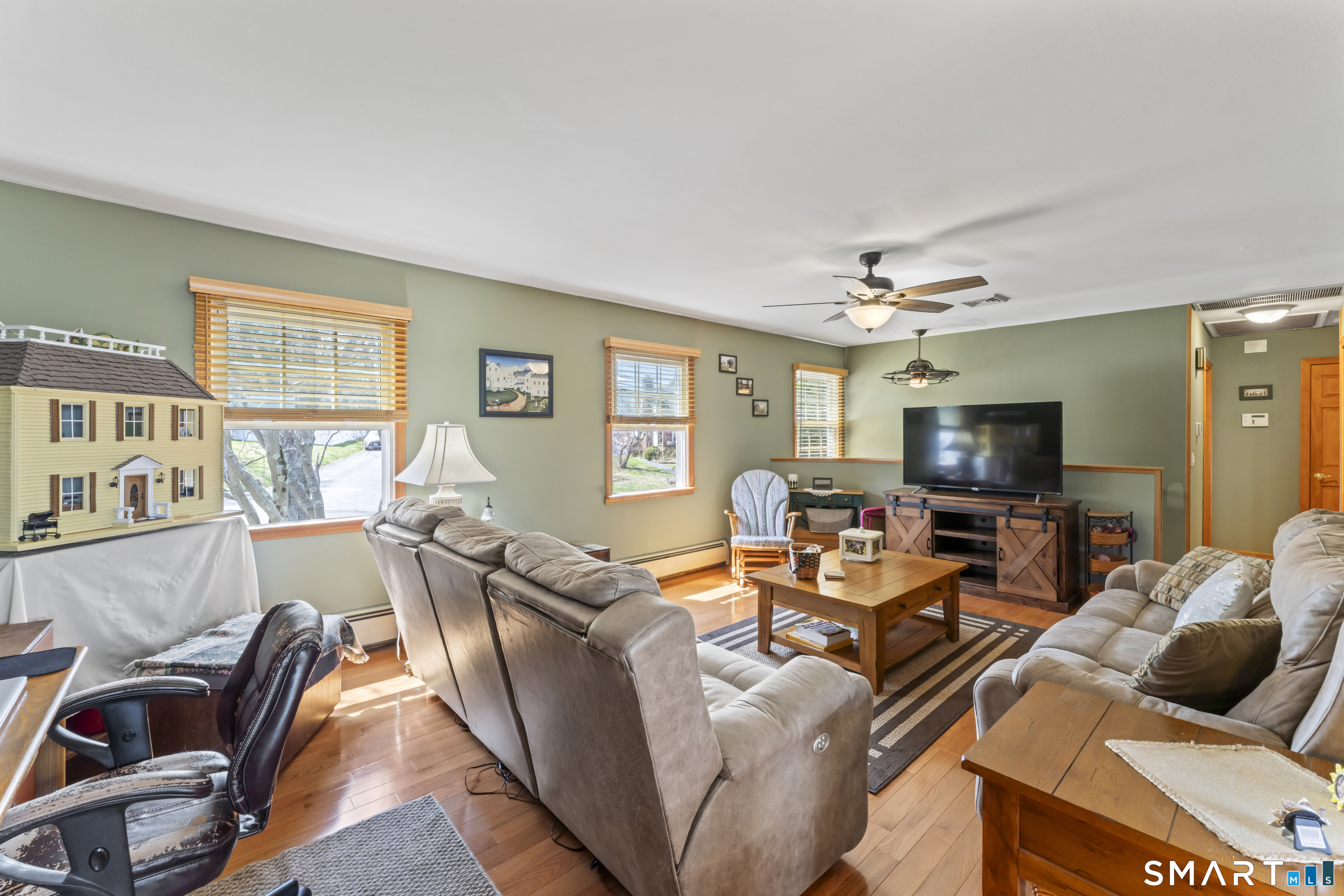 33 Coram Road Shelton, CT 06484 - Photo 4 of 34