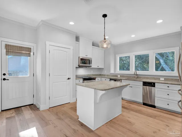 $650,000 | 1271 Ainsworth Drive, Gulf Breeze, FL 32563