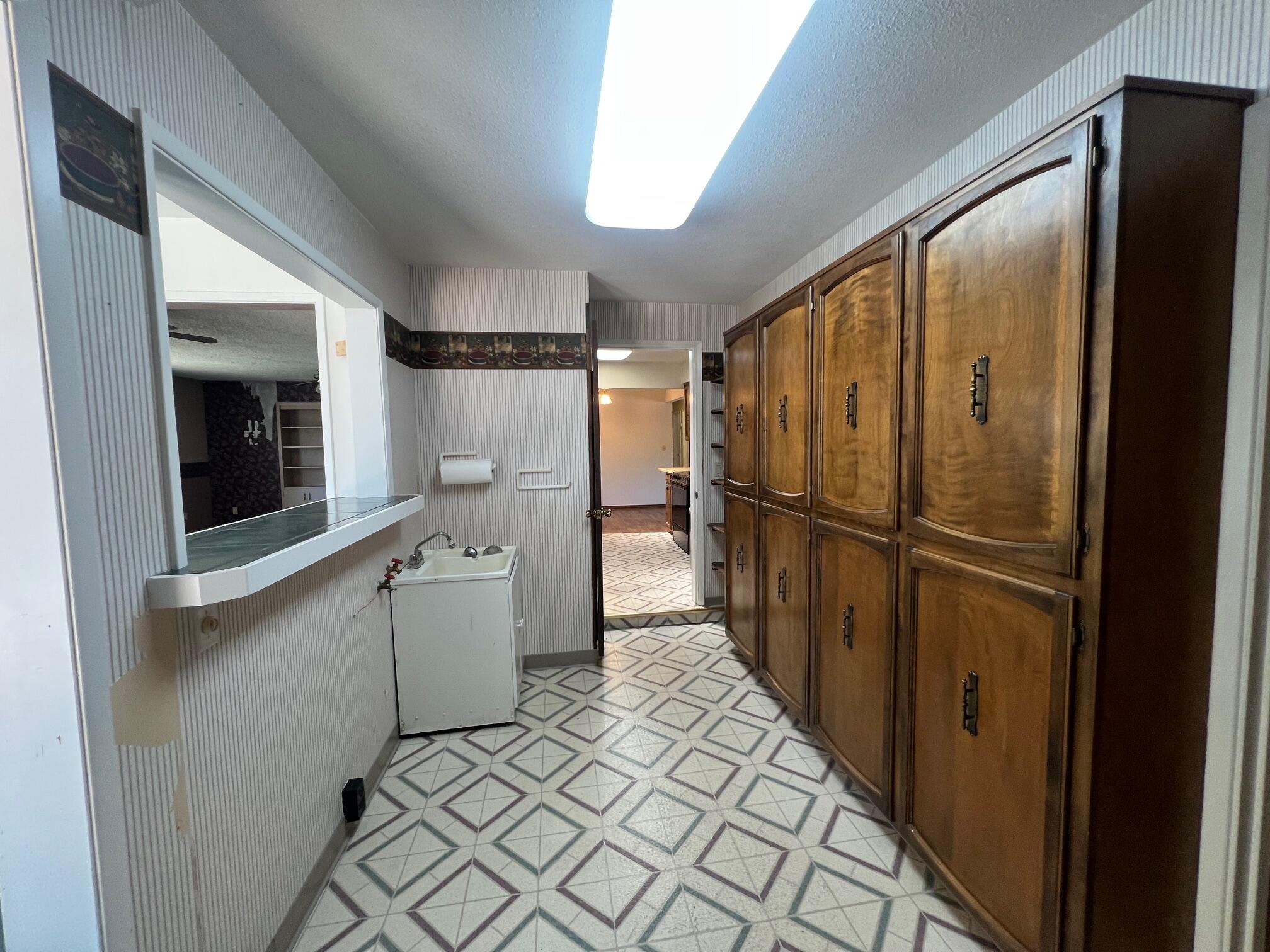 1812 Roberts Road Medford, OR 97504 - Photo 9 of 31 1812 Roberts Laundry 2