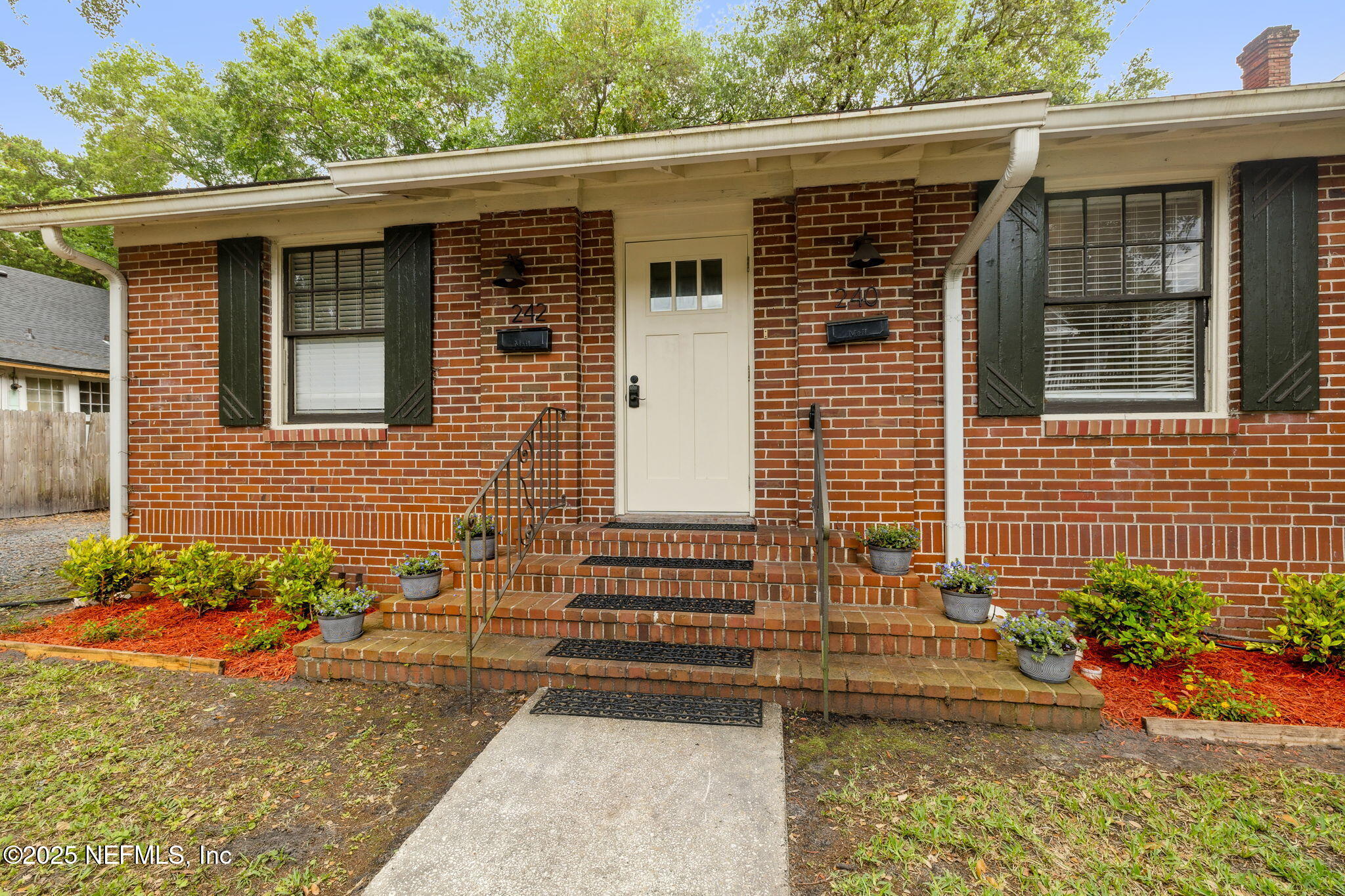 4-web-or-mls-4_240 E 6th St