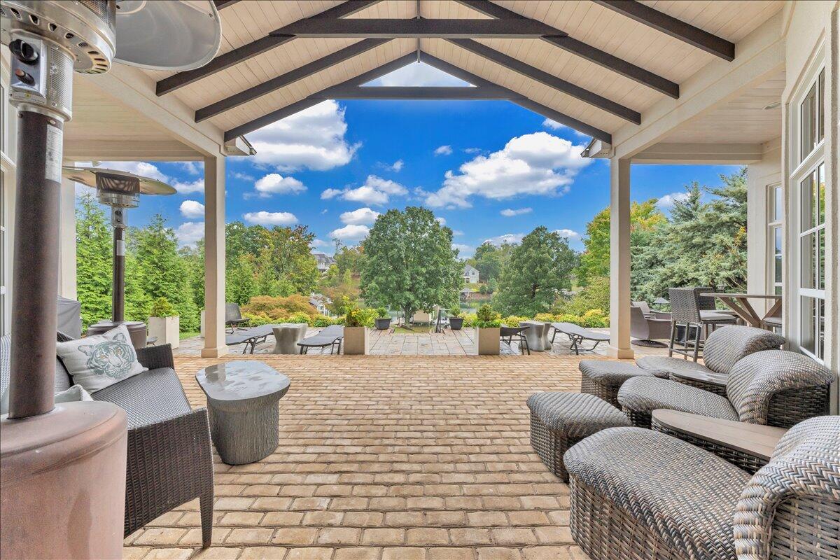 6 Compass Moneta, VA 24121 - Photo 2 of 60 a living room with patio furniture and a potted plant