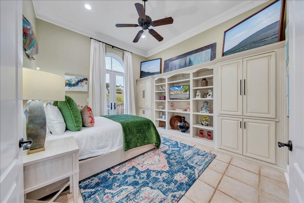 6 Compass Moneta, VA 24121 - Photo 23 of 60 a living room with furniture and a book shelf