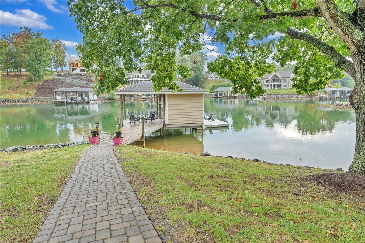 6 Compass Moneta, VA 24121 - Photo 42 of 60 a front view of a house with a yard