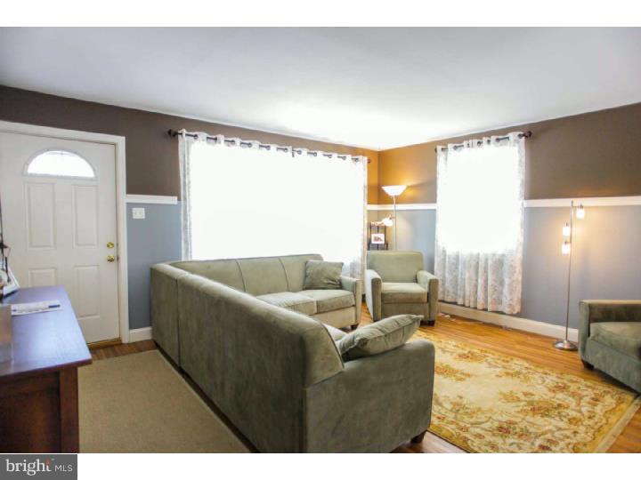 216 Penn Oak Road Flourtown, PA 19031 - Photo 3 of 24 Living Room