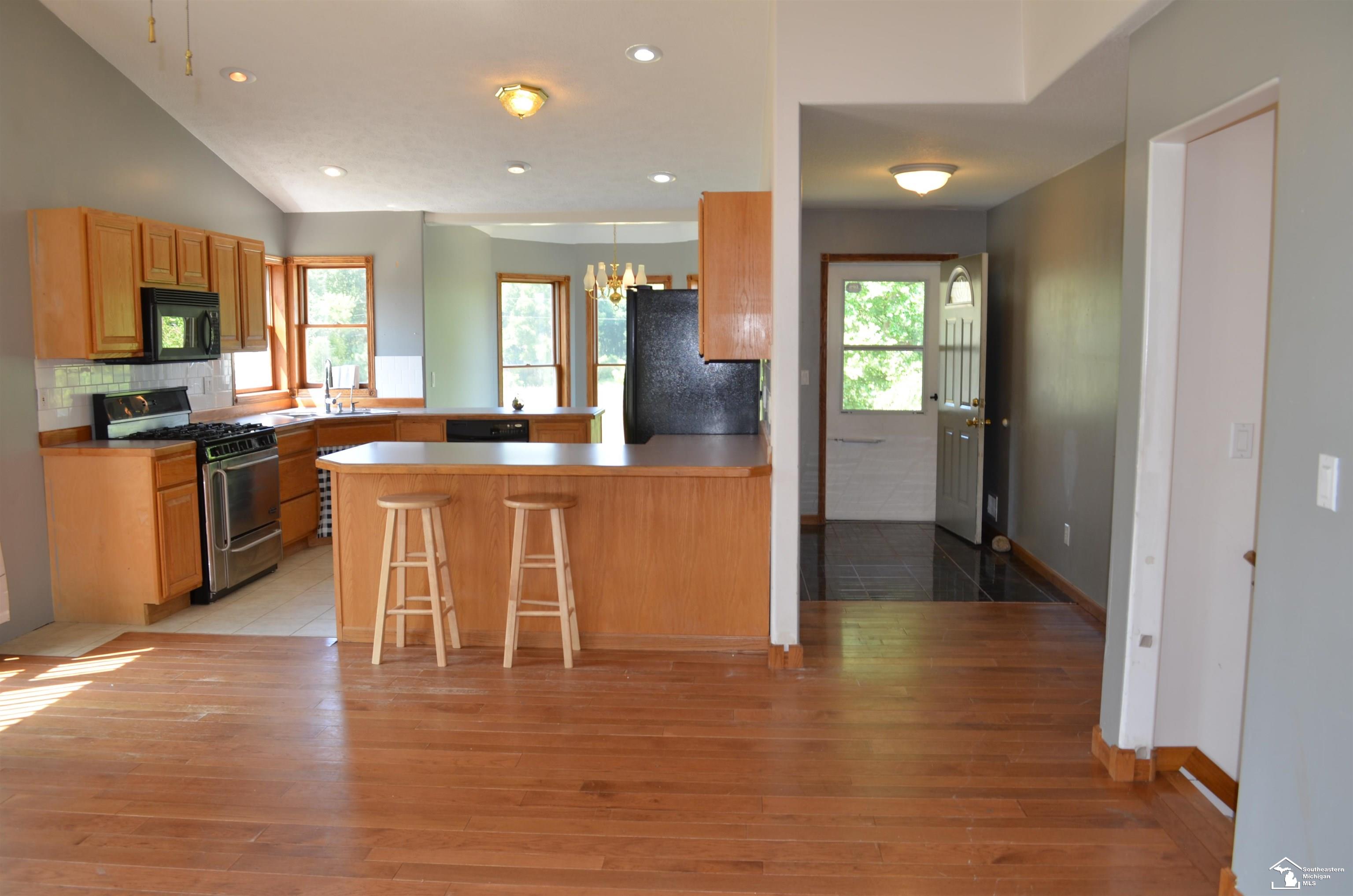 2977 Oakley Road Stockbridge, MI 49285 - Photo 6 of 34