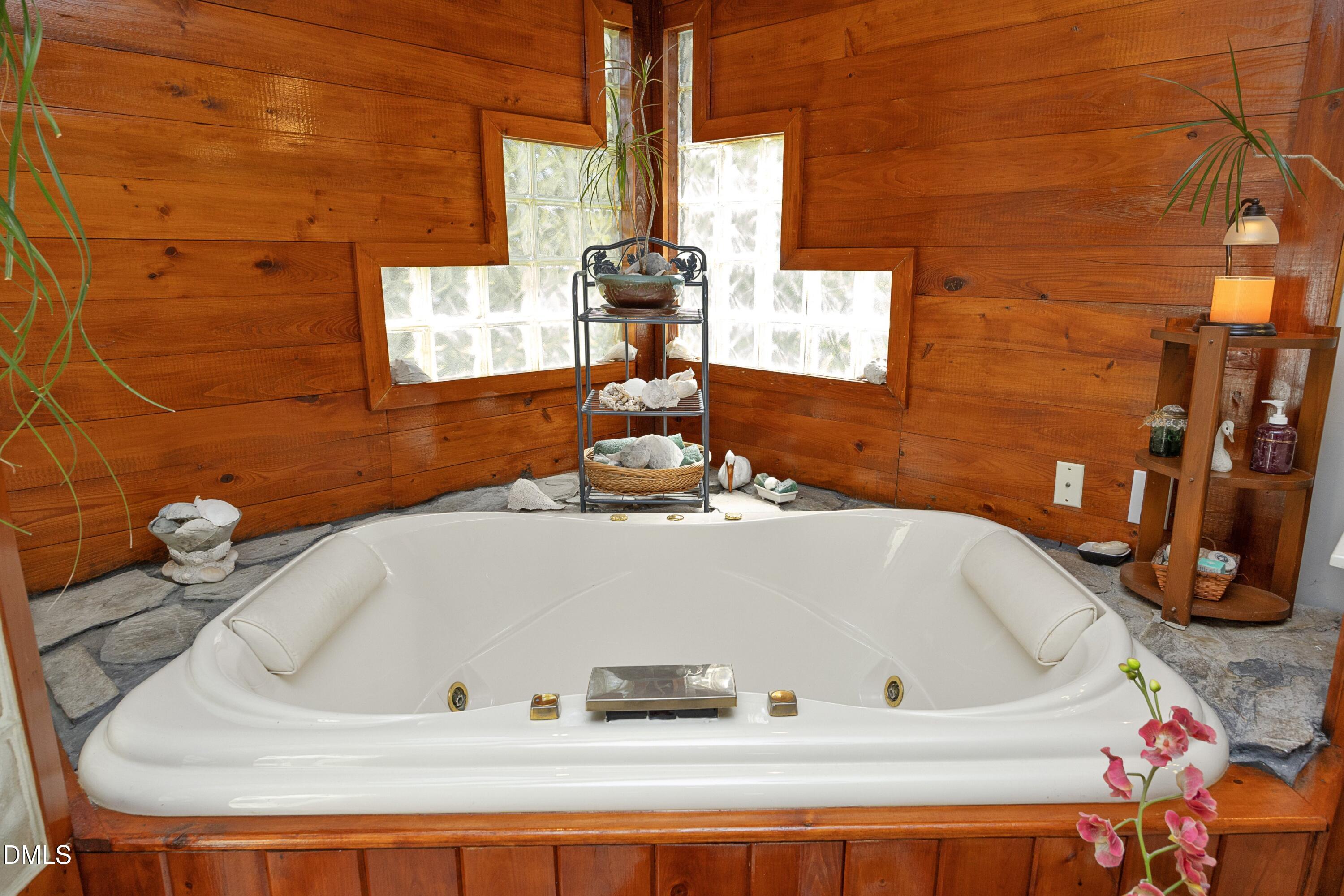 1746 Little Devine Road Selma, NC 27576 - Photo 36 of 79 40SoakingTub