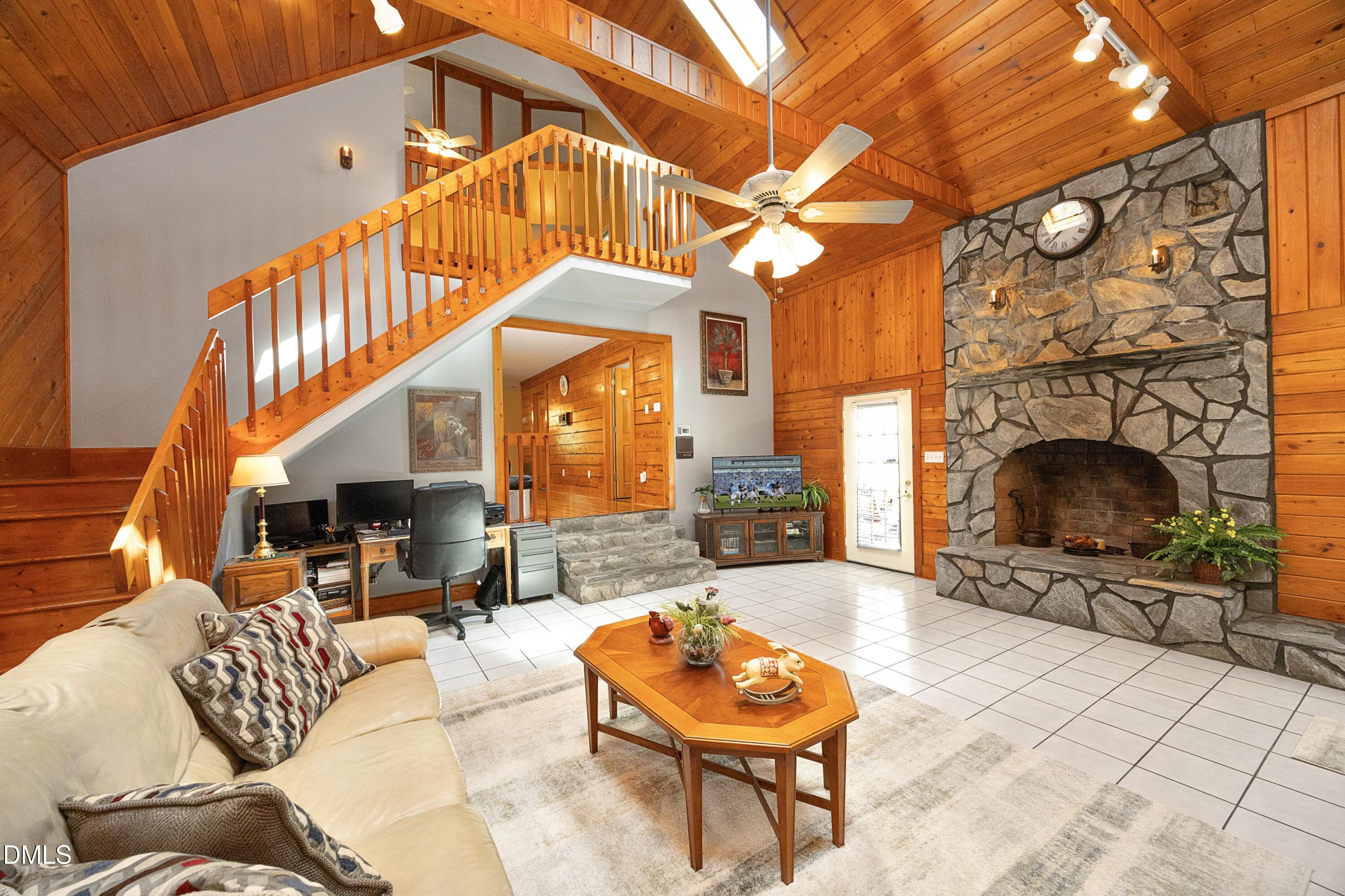 1746 Little Devine Road Selma, NC 27576 - Photo 37 of 79 28GatheringRoom