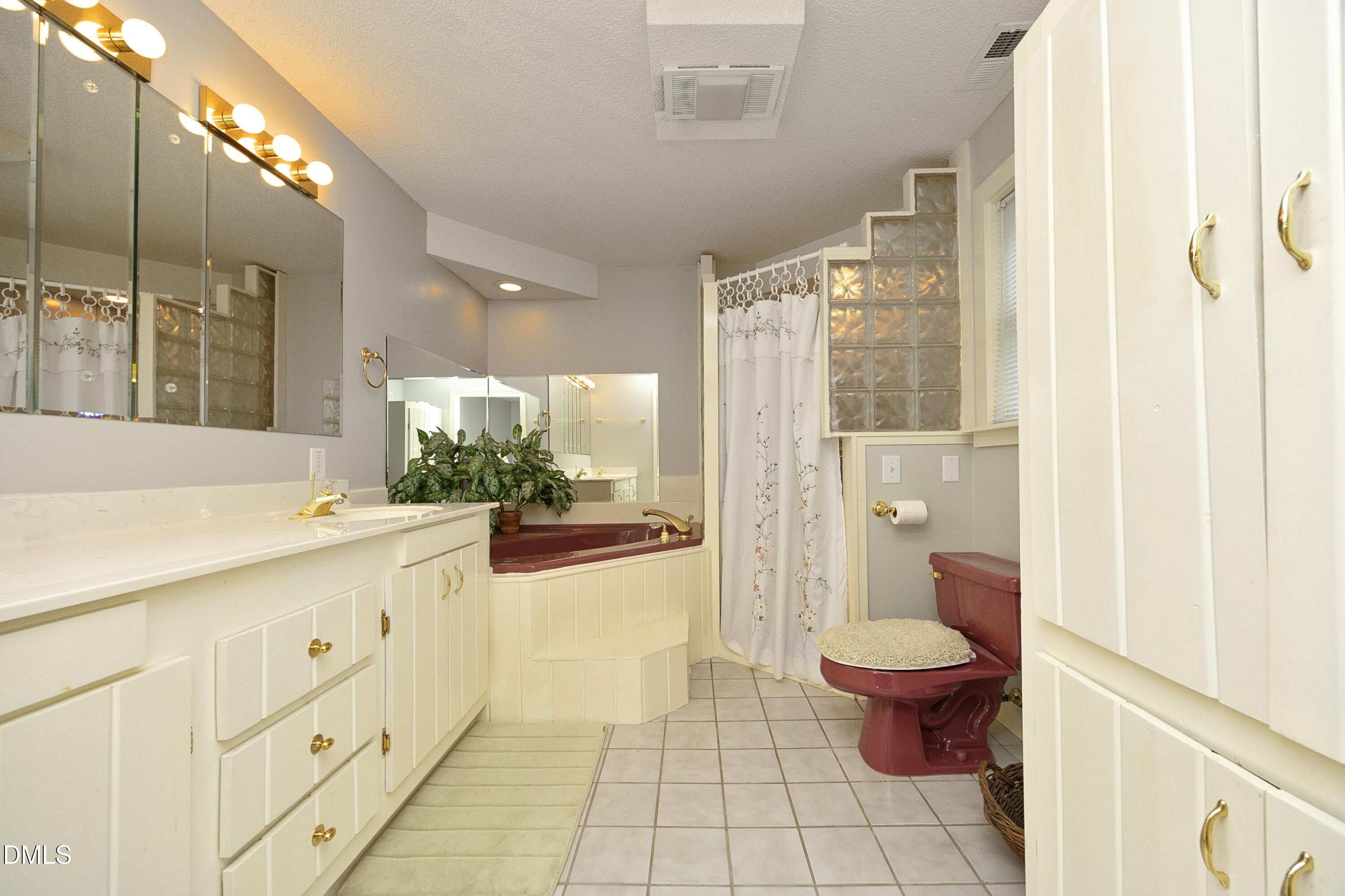 1746 Little Devine Road Selma, NC 27576 - Photo 46 of 79 50Bath