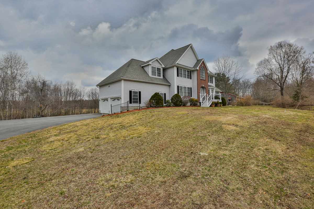 22 Stearns Road Amherst, NH 03031 - Photo 2 of 37