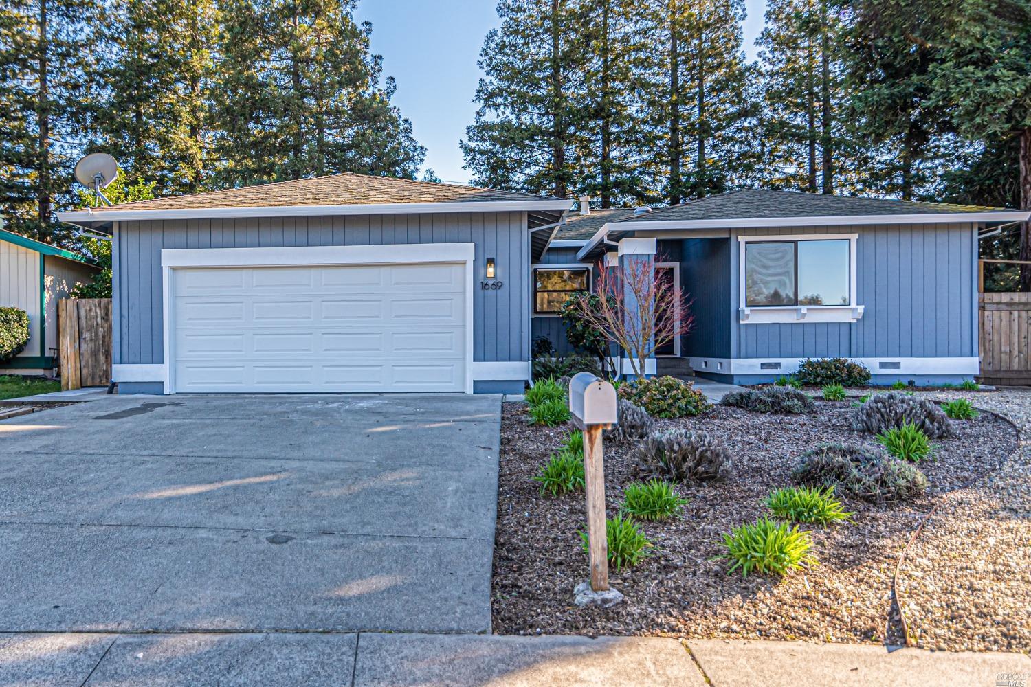 1669 Cerro Sonoma Circle, Petaluma, CA 94954 Compass