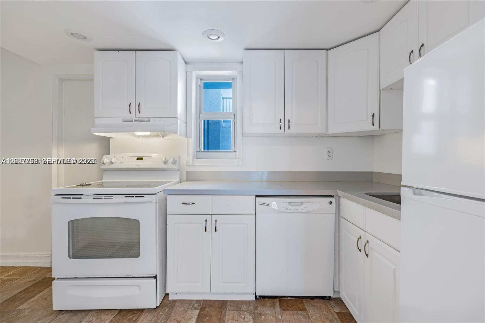 1674 Bay Road, Unit 302 Miami Beach, FL 33139 - Photo 9 of 15