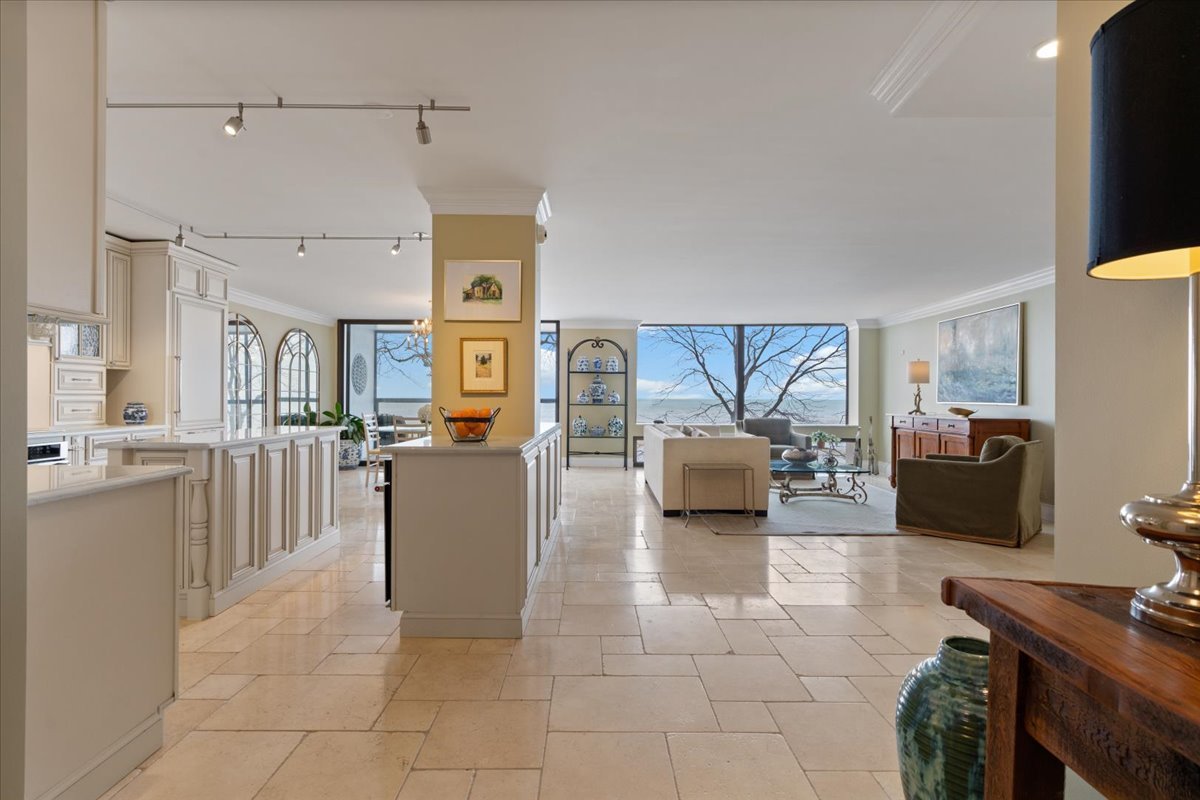 1500 Sheridan Road, Unit 1F Wilmette, IL 60091 - Photo 12 of 29 Gallery Image 12
