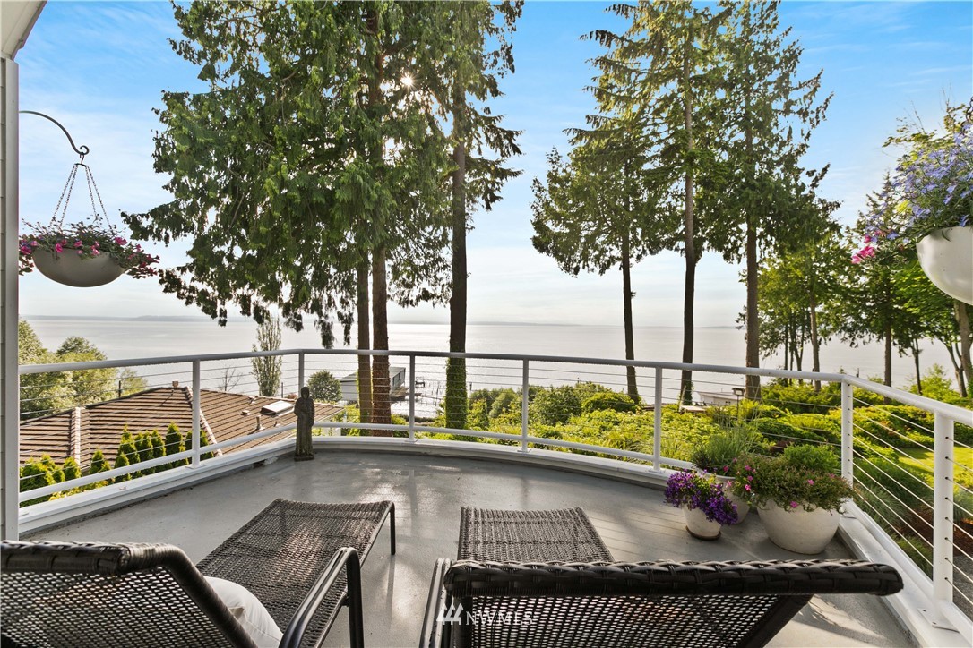 16119 73rd Place West Edmonds, WA 98026 - Photo 28 of 40 a view of balcony with couches and wooden fence