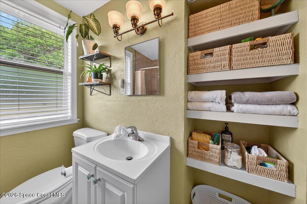 1615 Grandview Way Melbourne, FL 32935 - Photo 21 of 34 a bathroom with a sink and a mirror