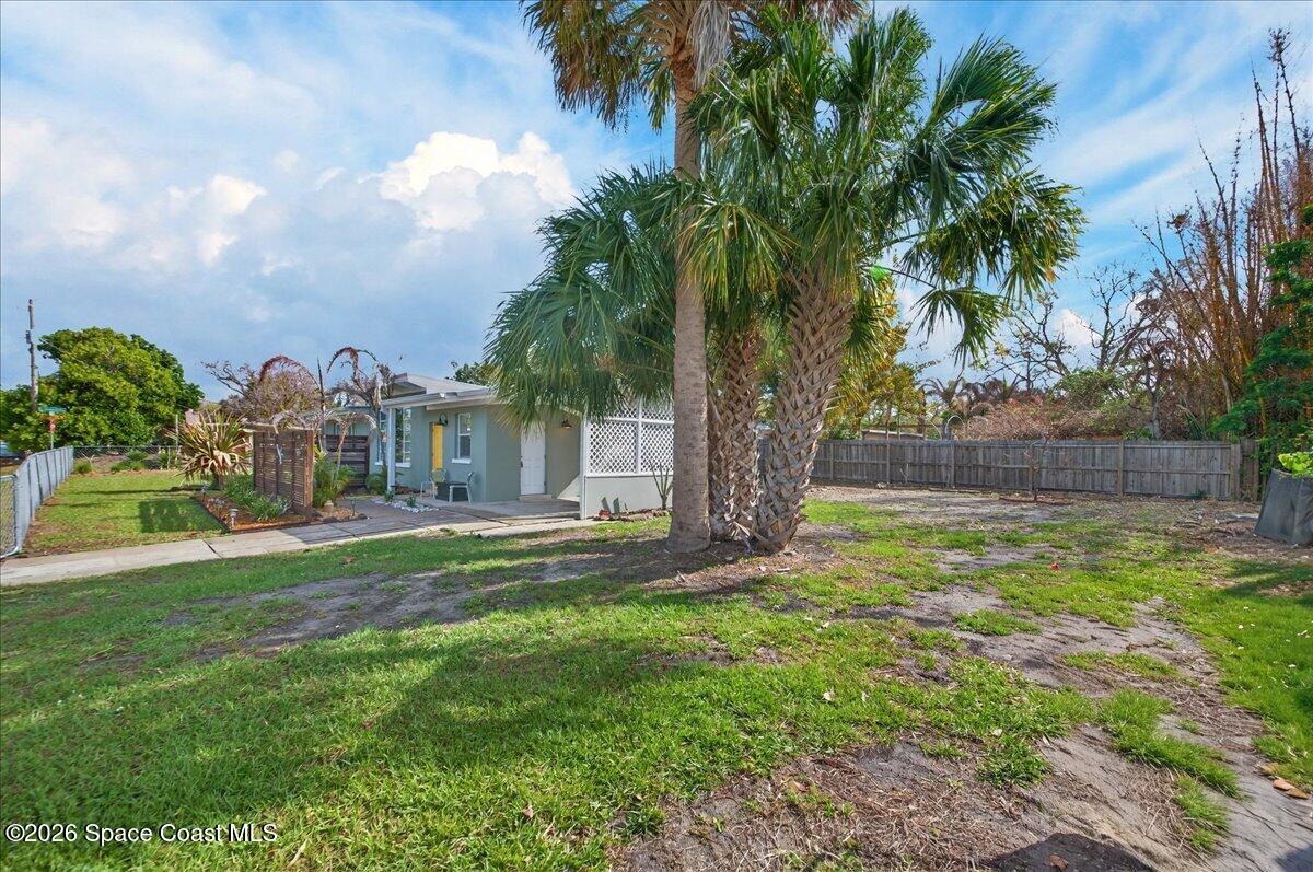 1615 Grandview Way Melbourne, FL 32935 - Photo 27 of 34 a view of a yard with a tree