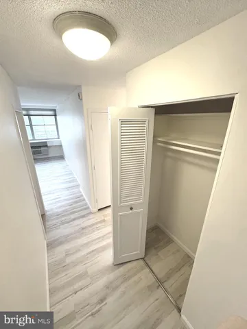 $1,800 | 2030 North Adams Street, Unit 1409, Arlington, VA 22201