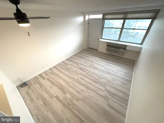 $1,800 | 2030 North Adams Street, Unit 1409, Arlington, VA 22201