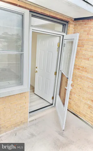 $1,800 | 2030 North Adams Street, Unit 1409, Arlington, VA 22201