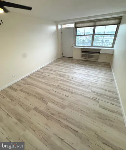 $1,800 | 2030 North Adams Street, Unit 1409, Arlington, VA 22201