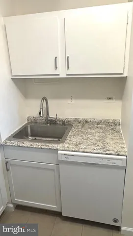 $1,800 | 2030 North Adams Street, Unit 1409, Arlington, VA 22201