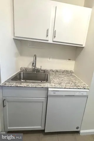 $1,800 | 2030 North Adams Street, Unit 1409, Arlington, VA 22201