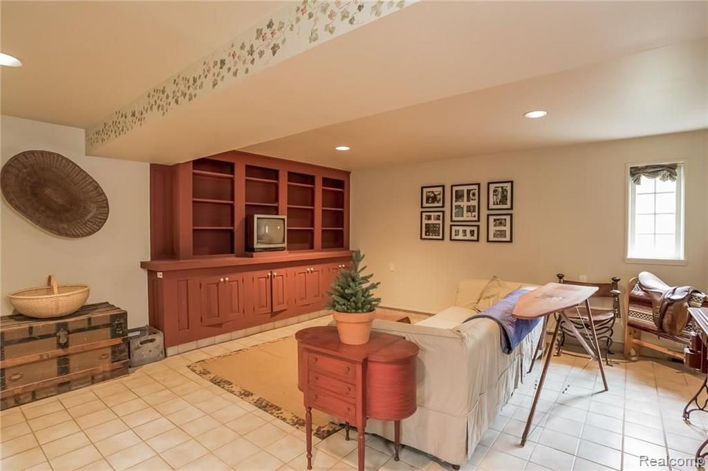99 Perrydale Street Rochester Hills, MI 48306 - Photo 25 of 40