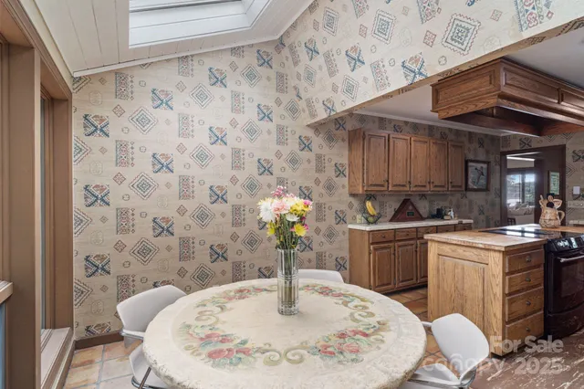 $1,199,000 | 4749 16th St Drive Northeast, Hickory, NC 28601