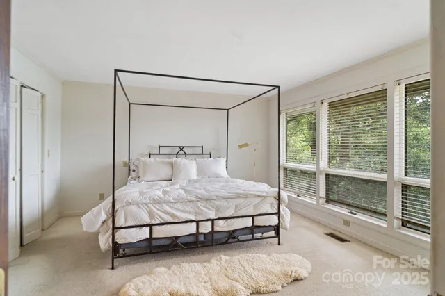 $1,199,000 | 4749 16th St Drive Northeast, Hickory, NC 28601