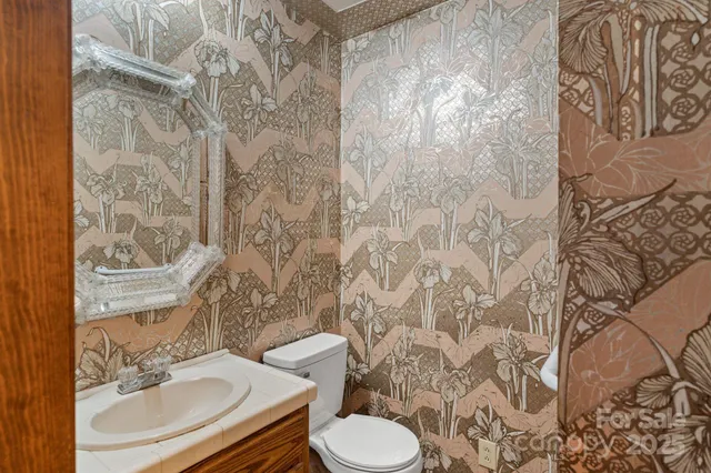 $1,199,000 | 4749 16th St Drive Northeast, Hickory, NC 28601