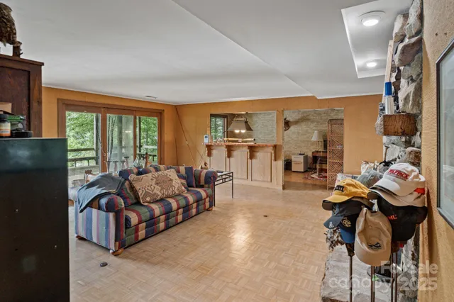 $1,199,000 | 4749 16th St Drive Northeast, Hickory, NC 28601