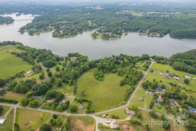 $1,199,000 | 4749 16th St Drive Northeast, Hickory, NC 28601