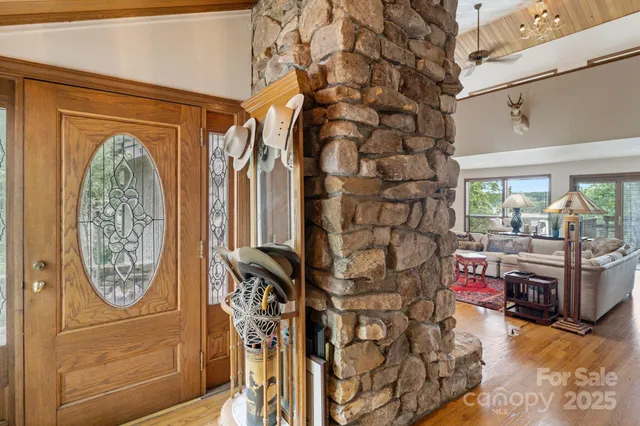 $1,199,000 | 4749 16th St Drive Northeast, Hickory, NC 28601