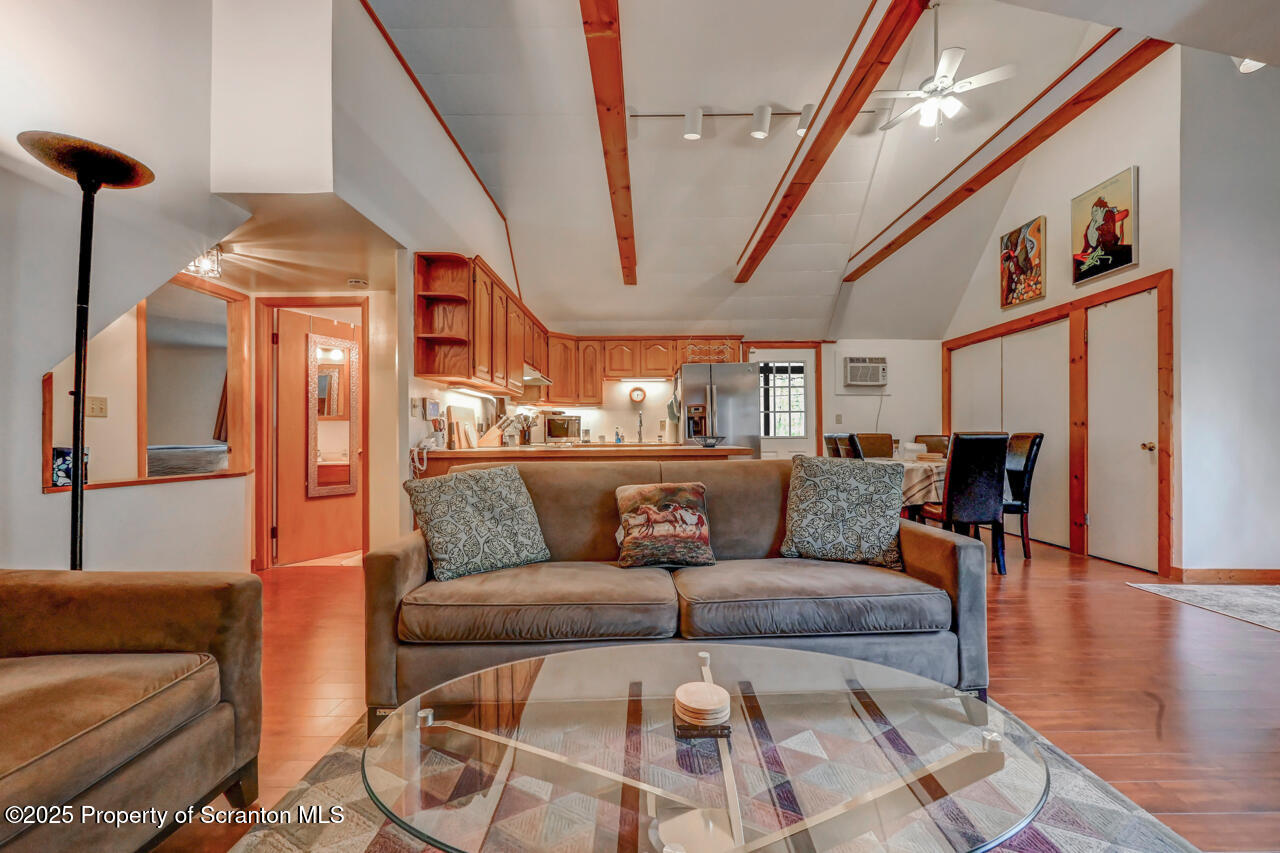 3222 Bluebird Drive Bushkill, PA 18324 - Photo 16 of 50 Living Room