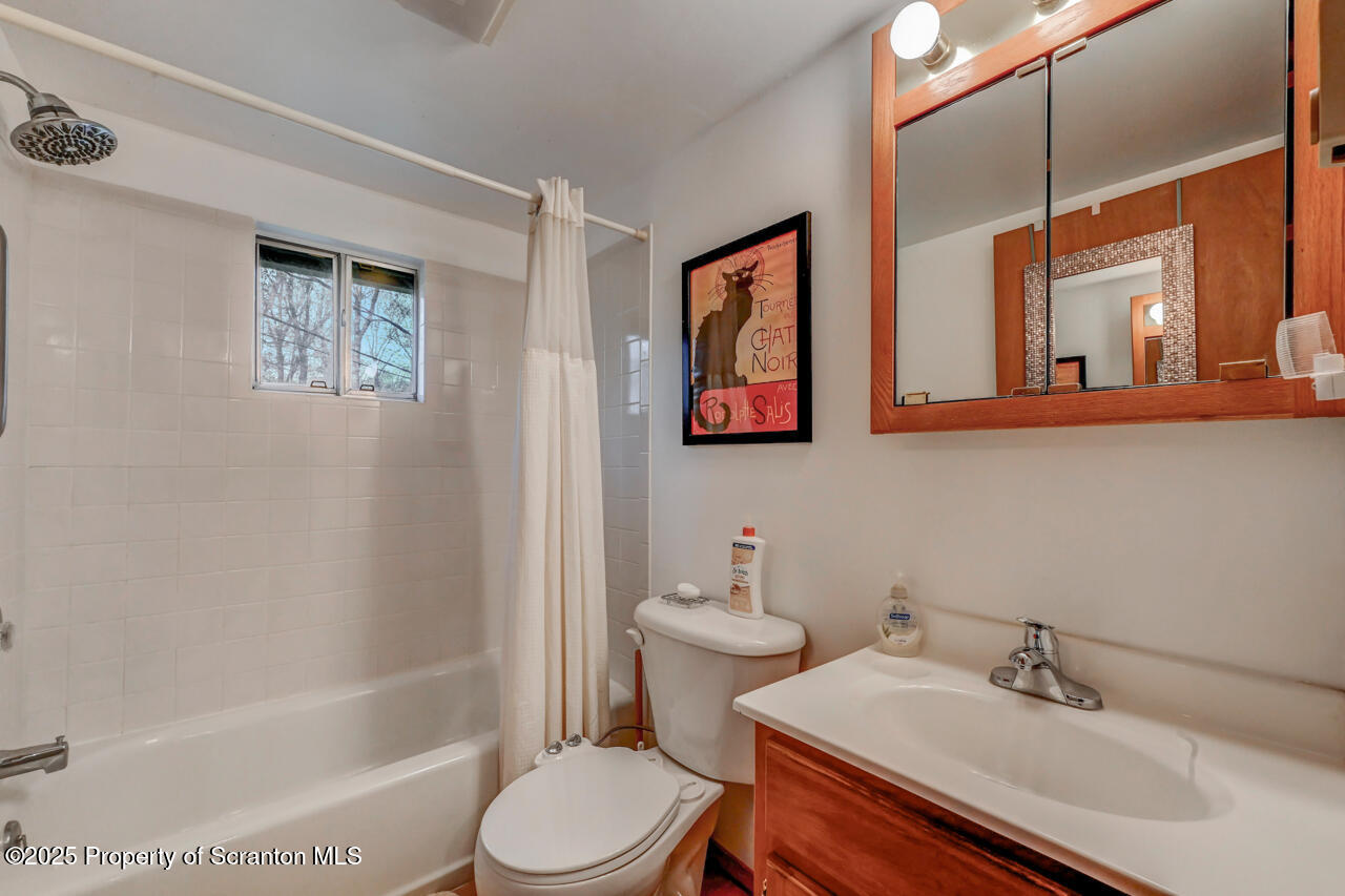 3222 Bluebird Drive Bushkill, PA 18324 - Photo 28 of 50 Full Bathroom